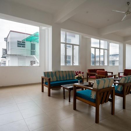 Hotel Oviya Vavuniya Kültér fotó