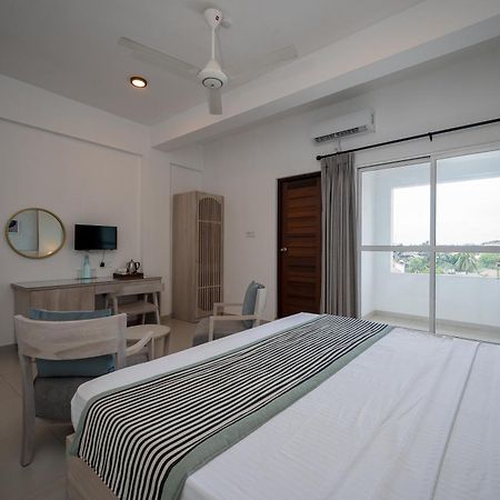 Hotel Oviya Vavuniya Kültér fotó