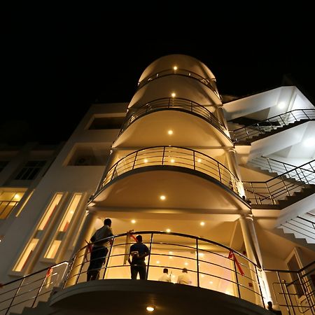 Hotel Oviya Vavuniya Kültér fotó