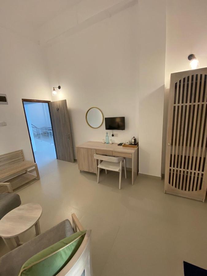 Hotel Oviya Vavuniya Kültér fotó