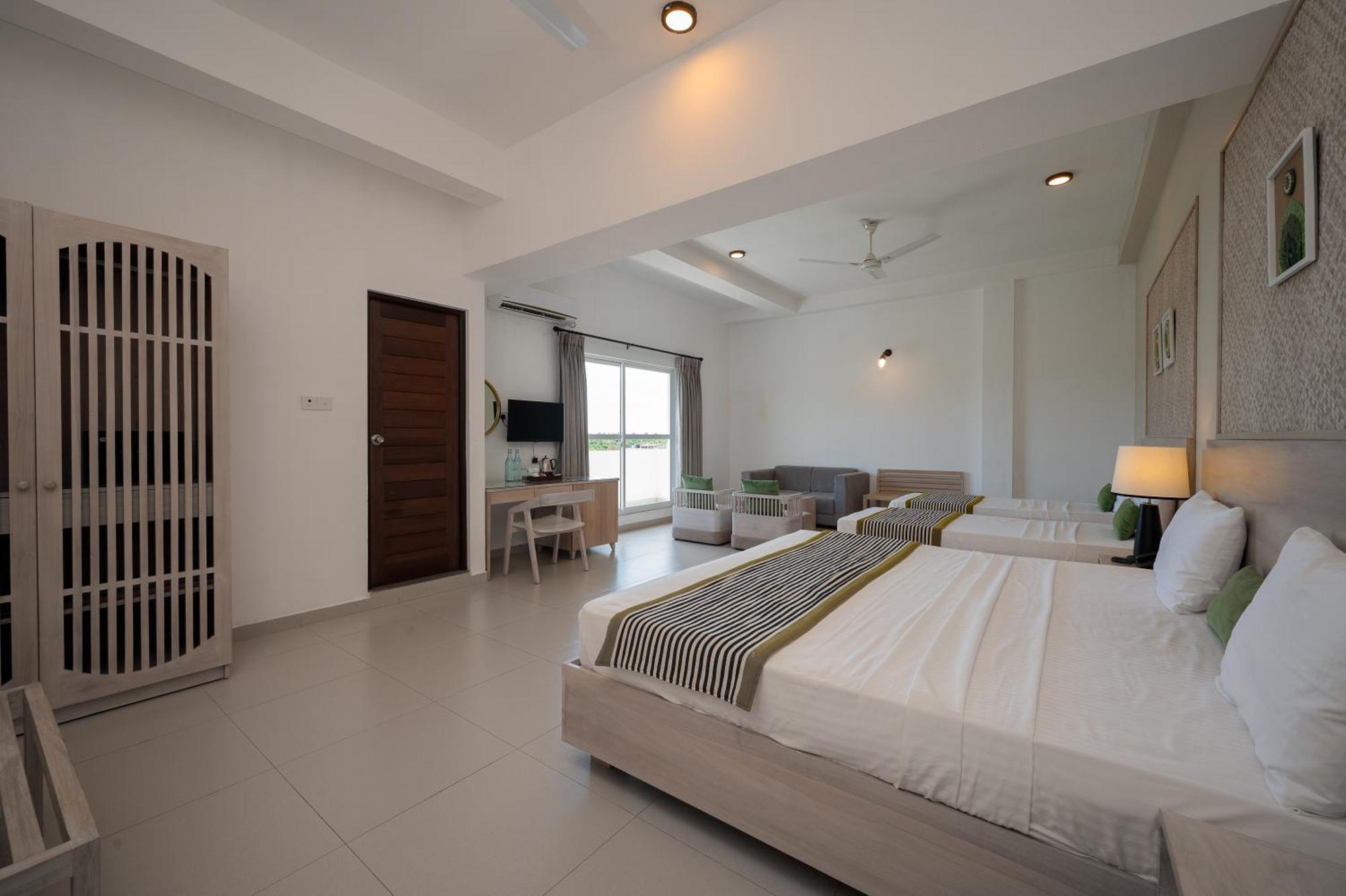Hotel Oviya Vavuniya Kültér fotó