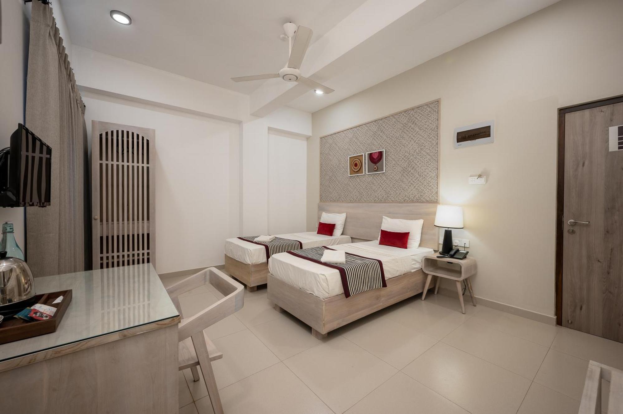 Hotel Oviya Vavuniya Kültér fotó