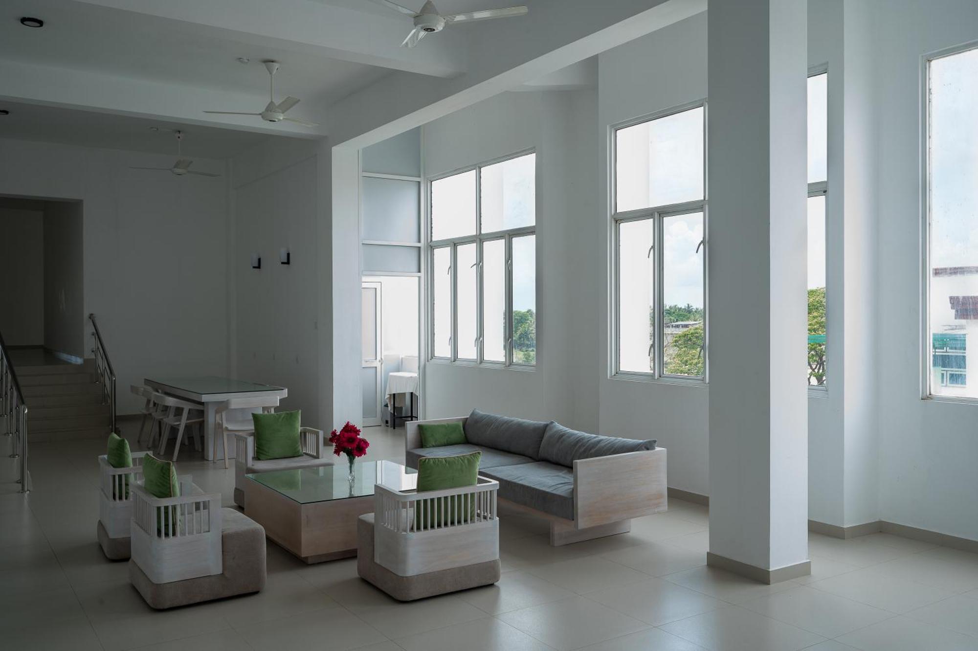 Hotel Oviya Vavuniya Kültér fotó