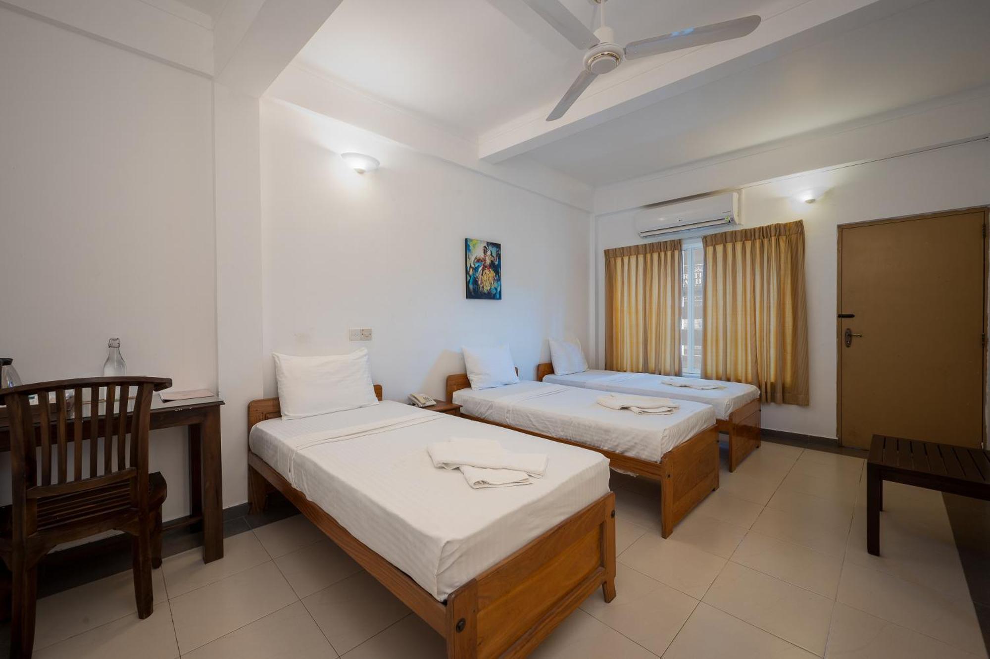 Hotel Oviya Vavuniya Kültér fotó