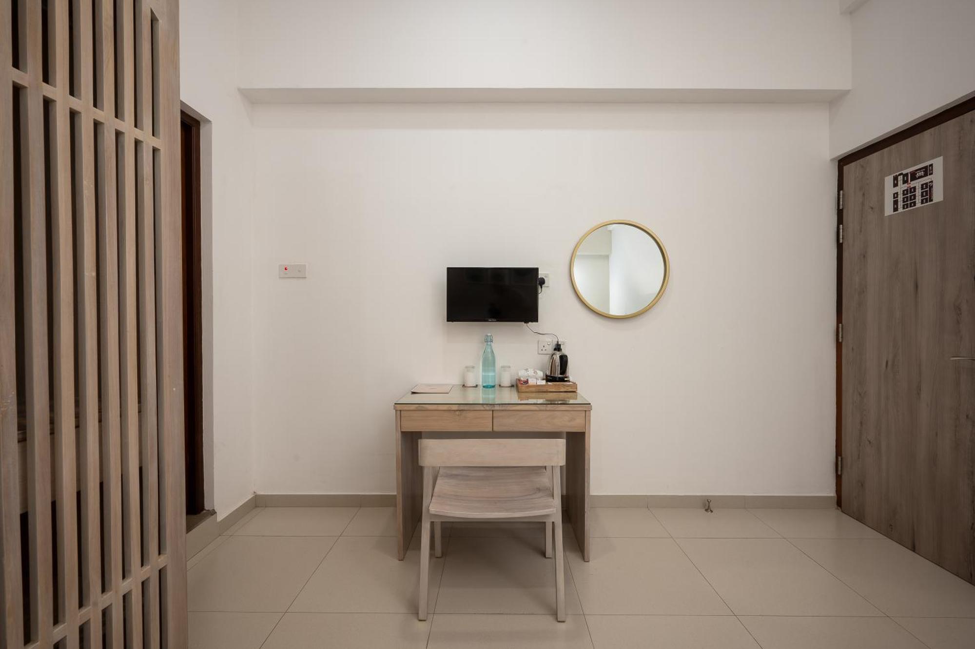 Hotel Oviya Vavuniya Kültér fotó