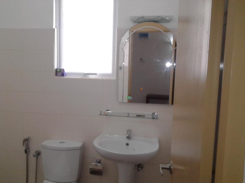 Hotel Oviya Vavuniya Kültér fotó