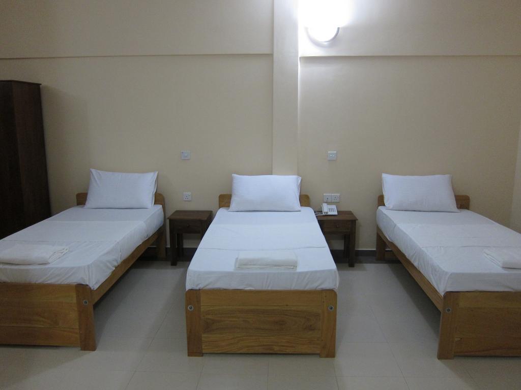 Hotel Oviya Vavuniya Kültér fotó