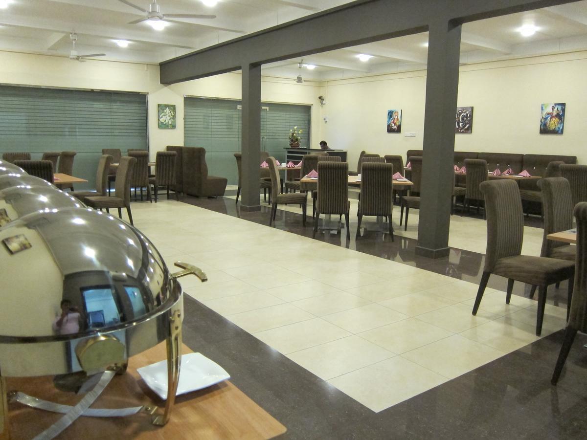 Hotel Oviya Vavuniya Kültér fotó
