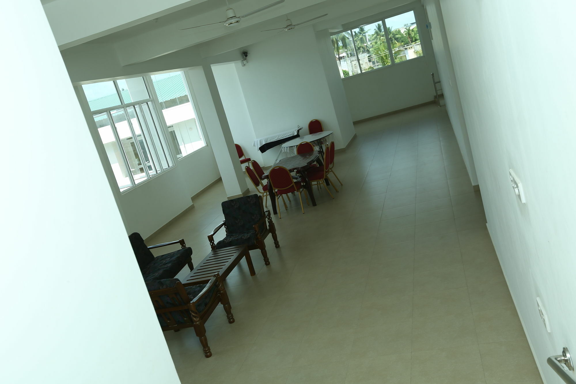 Hotel Oviya Vavuniya Kültér fotó