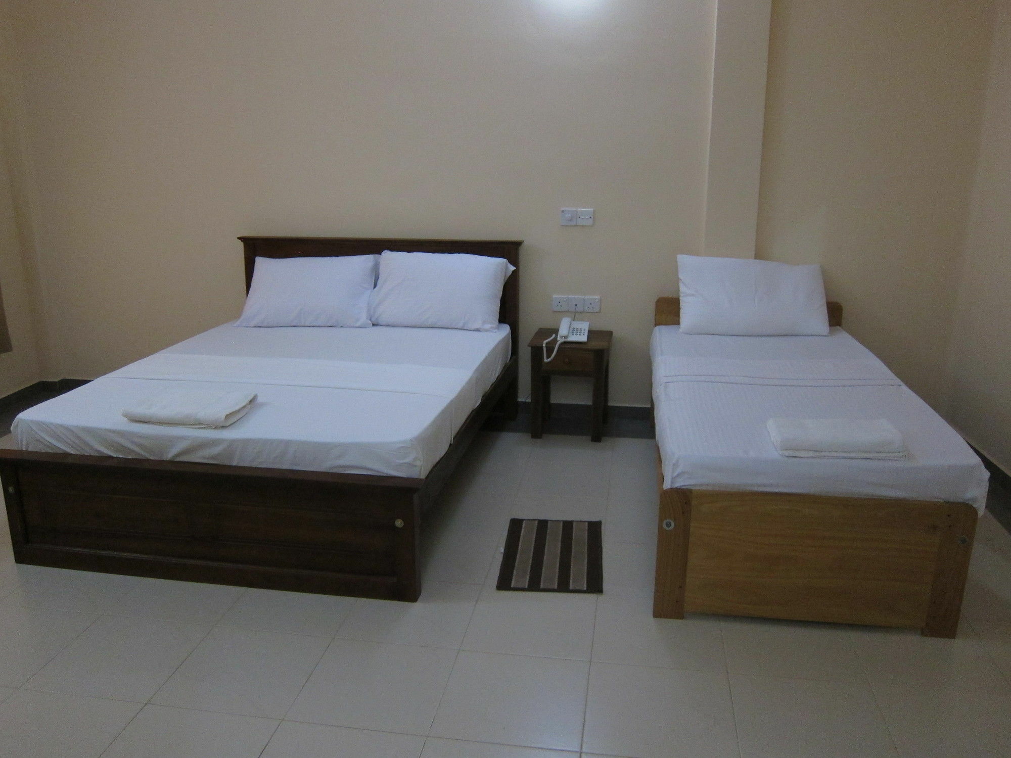 Hotel Oviya Vavuniya Kültér fotó