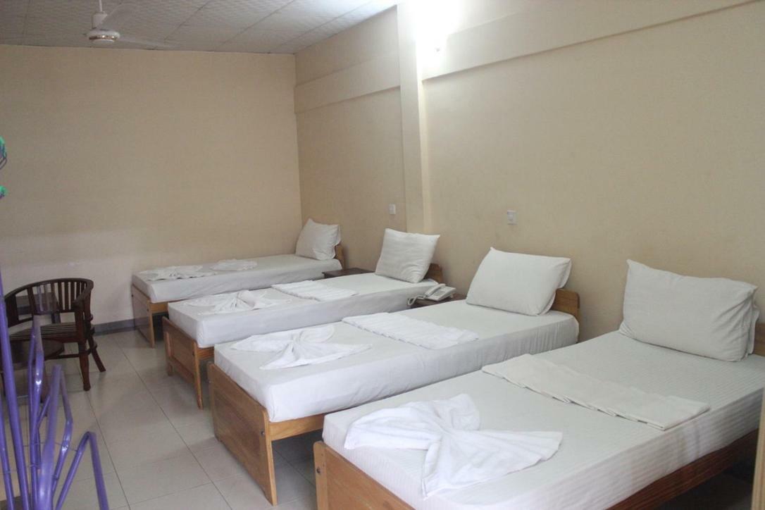 Hotel Oviya Vavuniya Kültér fotó